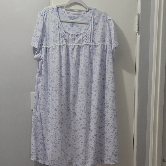 Croft & Barrow Light Blue Floral Blouse - Picture 3 of 3